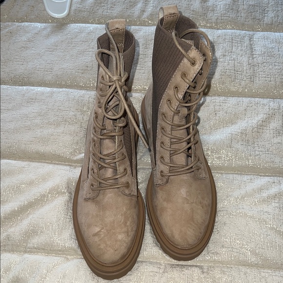 Boots - Picture 4 of 4